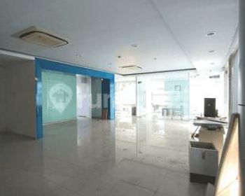 Strategis, Hoek. Pinggir Jalan Raya. Gedung Bagus Ex bank. 03