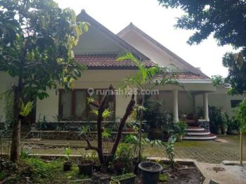 Rumah Bangunan Kolonial Cocok Untuk Cafe Kantor, Sayap Sukajadi