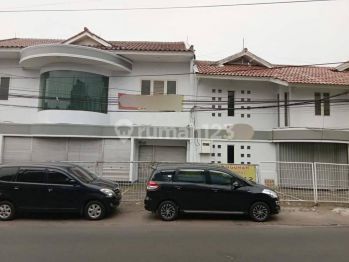 Bangunan Ex Apotik Dan Klinik Di Slipi Kemanggisan Jakarta Barat