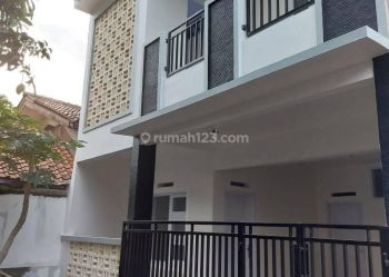 Rumah Baru Minimalis Modern Dua Lantai Di Komplek Riung Bandung
