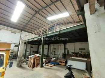 Gudang  1059 m siap pakai di Solokan jeruk