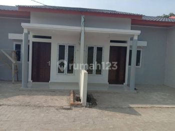 Di Jalan Pembinaan Hilir BandarSetia ada Perumahan