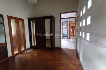 Turun Harga, Bu, Rumah Bagus Siap Huni 2 Lt di Komplek Setra Duta