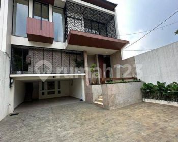 Turun Harga Dijual Rumah Town House Tropical Modern