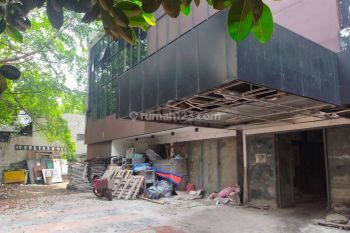 Gedung di Kemang Raya Jakarta Selatan