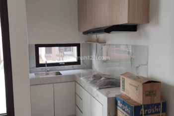 Diswa Cepat Rumah minimalis siap huni Lavon 3 cluster osaka 3 Lantai