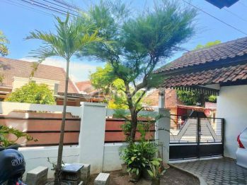 RUMAH CANTIK ASRI DAN NYAMAN.DI BANGUNTAPAN