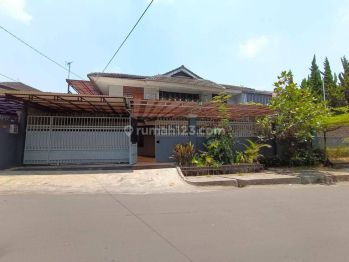 Rumah di Komplek Tubagus Ismail Dekat Cigadung Sayap Dago Bandung