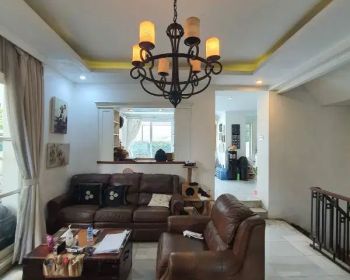 RUMAH MEWAH DALAM KOMPLEK,CIPETE