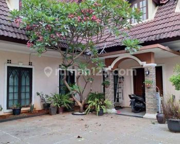 Rumah Murah Hook Gaya Eropa Luas Klasik di Pekayon Bekasi Selatan