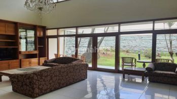 Rumah 2 Lantai Bersih Terawat Furnished Siap Huni