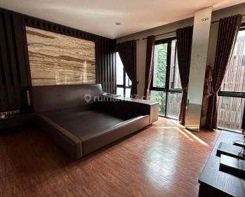 Disewakan Rumah di Pik Lt Uk 10x25m, 2,5 Lantai, Full Renov