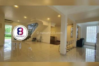 Rumah Hoek Rapi Ada Kolam Renang di Discovery Sudah Renovasi