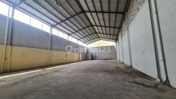 Posisi Mainroad, Gudang Strategis Disewakan di Mainroad Holis