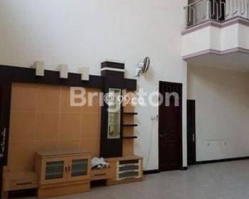 BUTUH CEPAT TERJUAL, Babatan Pantai Rumah 2 Lantai, Garasi 3 Mobil, Full