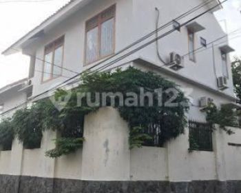 Rumah 2 Lantai Di Daerah Kebayoran Baru Jakarta Selatan