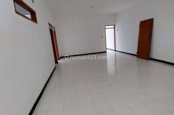 Ruko Di Lantai 2 Disewakan Taman Kopo Indah Dekat Griya