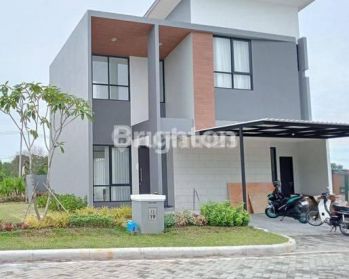 RUMAH DENGAN BANGUNAN BARU DI PERUMAHAN GRAND CITY