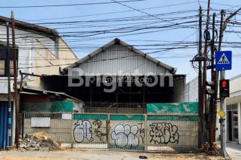 GUDANG LOS DAN LEBAR DI RAYA MANUKAN WETAN