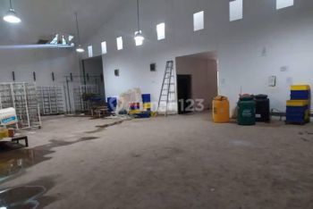 Gudang Berukuran Sedang Siap Pakai Di Terboyo Semarang