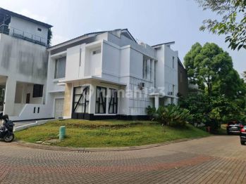 Rumah di Kebayoran Village Bintaro, Hoek di Sektor 7 Bintaro