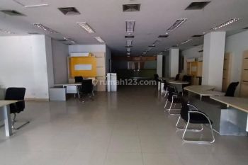 Di Sewakan Gedung 3 Lantai Jakarta Pusat, Lokasi Prime Jalan Lebar