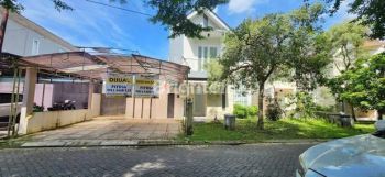 RUMAH DUA LANTAI ADA KOLAM RENANG DI LINGKUNGAN PREMIUM