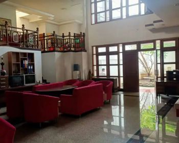 DIJUAL RUMAH KOMERSIAL AREA PUSAT KOTA SBY JL UNTUNG SUROPATI