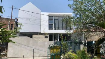 Dijual rumah di Kiaracondong Babakansari 2 Lantai Baru SHM Dekat babakansari