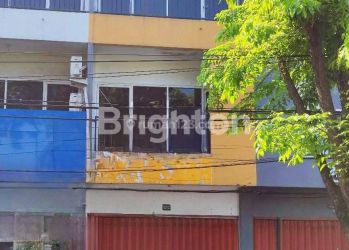 Ruko 3 lantai Nol Jalan raya Gayungsari jalanan ramai dekat Masjid Al-Akbar