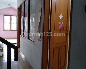 DISEWAKAN RUMAH 3 LANTAI DI TAMAN HOLIS INDAH BANDUNG