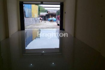 RUKO GANDENG 2 SIAP PAKE LANTAI 3 PINGGIR JALAN RAYA