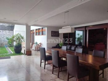 Rumah Bagus Dan Terawat di Setra Sari Bandung