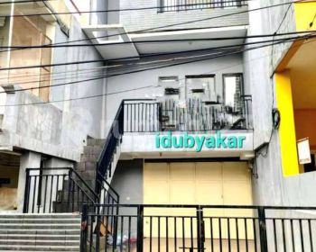 Rumah 3 lantai 4.5x15m2 4kt dan 3km Bagus