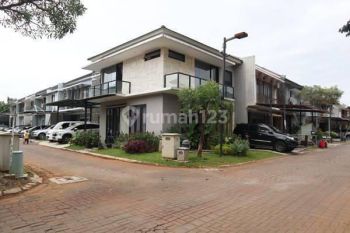 Rumah Hook LT 181 di BSD City Ada Private Pool Dengan View Taman Full Furnished