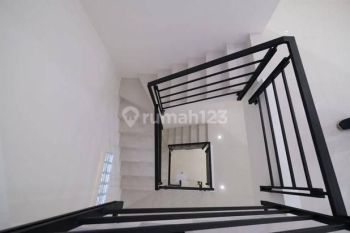 Di Sewakan Segera Ruko Luxury Lokasi Strategis di Taman Kopo Indah 1 Bandung