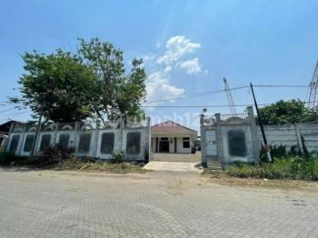 KANTOR DAN GUDANG DI AREA PELABUHAN SEMARANG UTARA