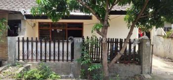 Rumah 1 1/2 lantai di Perum ciledug indah 2 Jl Pelangi 1 SHM Sudah Renovasi