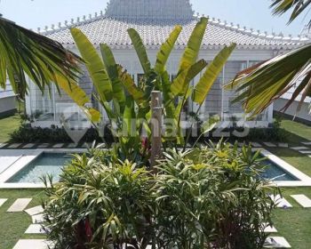 White Villa Tumbak Bayuh