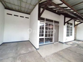 Rumah Modern Minimalis  Cantik Bagus Cluster Taman Kopo Indah 1 A1