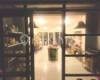 Ruko 3 lantai di kawasan padat niaga di Kuta Bali