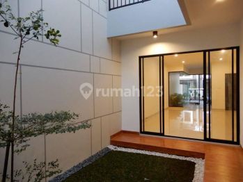Rumah Metland 2 Lantai Bagus Siap Huni