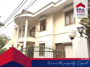 Dijual Rumah Klasik 2 Lt Dekat Tol Tb Simatupang