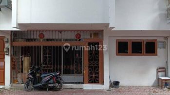 Dijual Villa Jl. Komplek Candi Biara