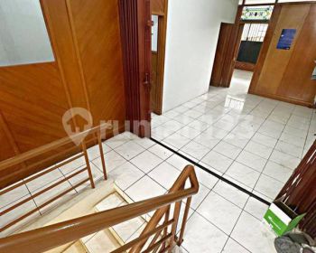 Ruko 3 Lantai di Jalan Karapitan - Lokasi Strategis Cocok Untuk Kantor / Usaha