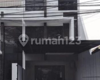 Rumah 2 lantai di kawasan Cempaka putih dekat jl Letjend Suprapto