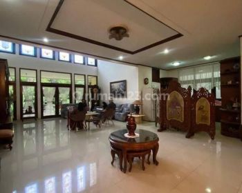 Rumah Zona Komersil Pinggir Jalan Raya Kebayoran Baru