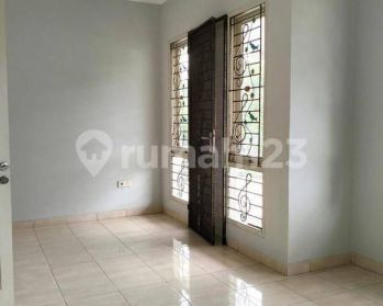 Disewakan Rumah 2 Lantai Bagus, Siap Huni Di The Green Bsd