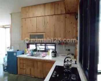Rumah Hook LT 181 di BSD City Ada Private Pool Dengan View Taman Full Furnished