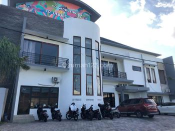 BUILDING FOR COWORKING AND COLIVING AT SUNSET ROAD